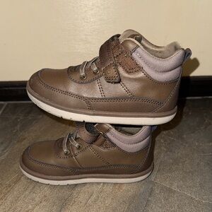 Kids Braxton Sneaker Stride Rite Brown- size 9